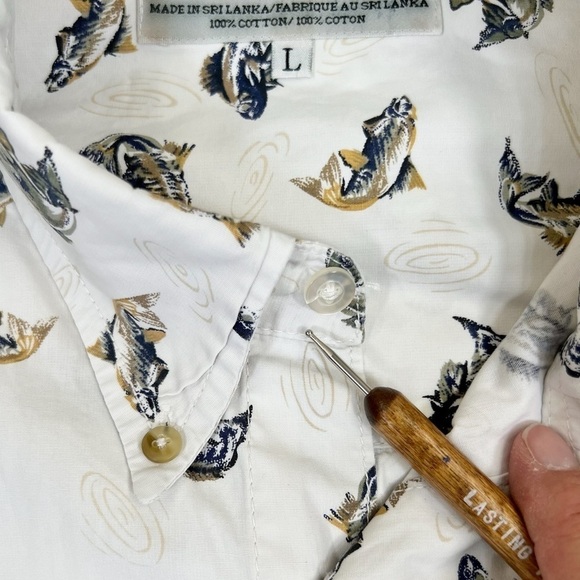 COLUMBIA Men’s White All Over Pattern Fish Print Short Sleeve Button Down Size L - Picture 8 of 13